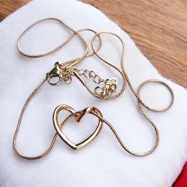 316L Paslanmaz Çelik Kalpli Düğüm Altın Renk Çelik Kolye 1